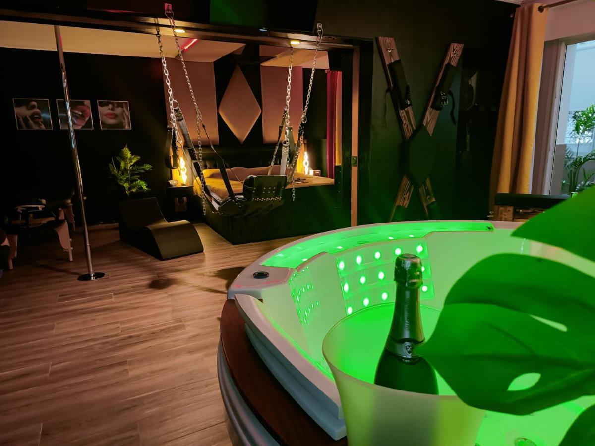 La Loveroom Bdsm De Nice " La Chambre Luxe Des Desirs " Экстерьер фото