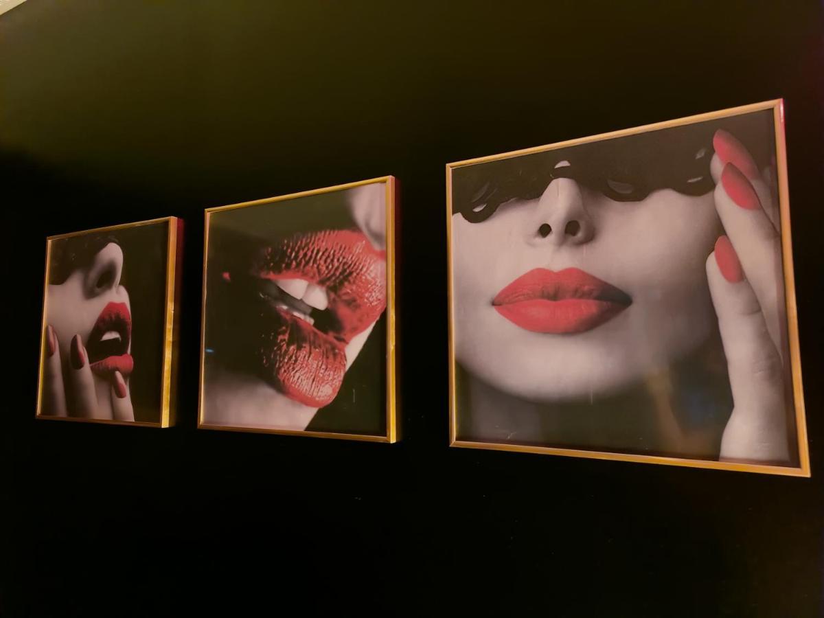 La Loveroom Bdsm De Nice " La Chambre Luxe Des Desirs " Экстерьер фото