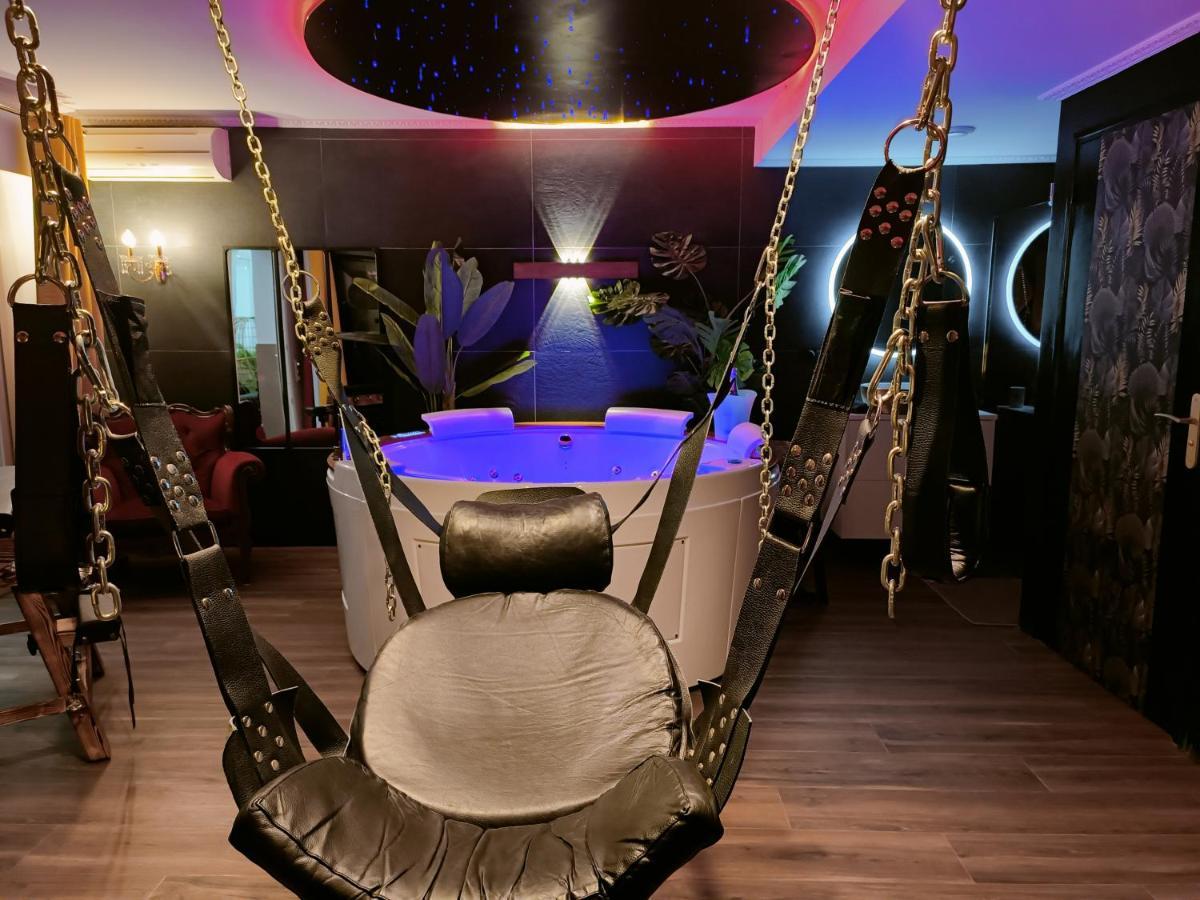 La Loveroom Bdsm De Nice " La Chambre Luxe Des Desirs " Экстерьер фото