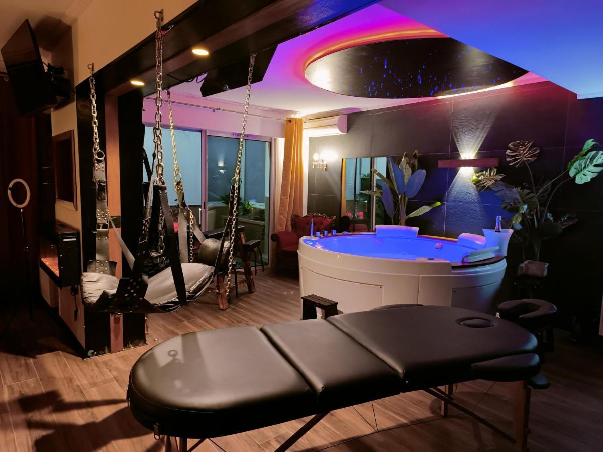 La Loveroom Bdsm De Nice " La Chambre Luxe Des Desirs " Экстерьер фото